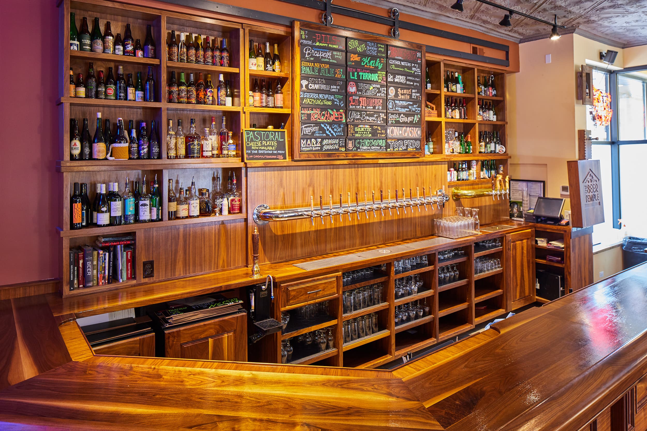 Chicago Native Finds Success in Bar Building