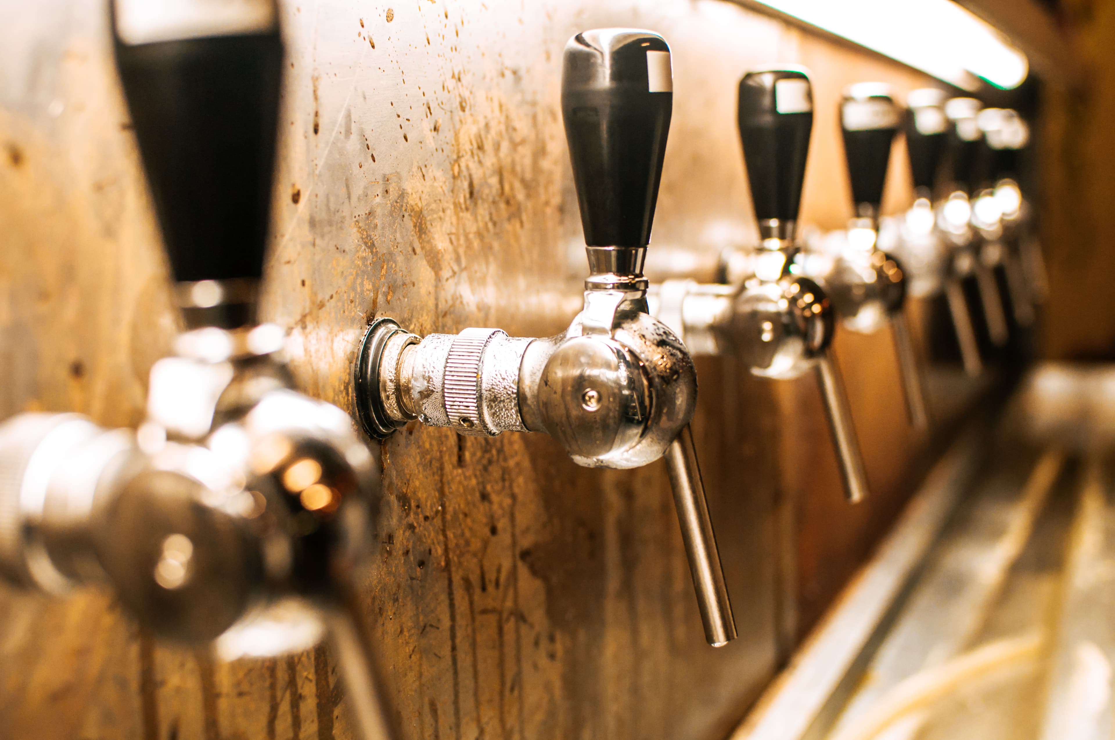 Record Number of Wings, Beer & Shots Sold in Philly Area Restaurants & Bars
